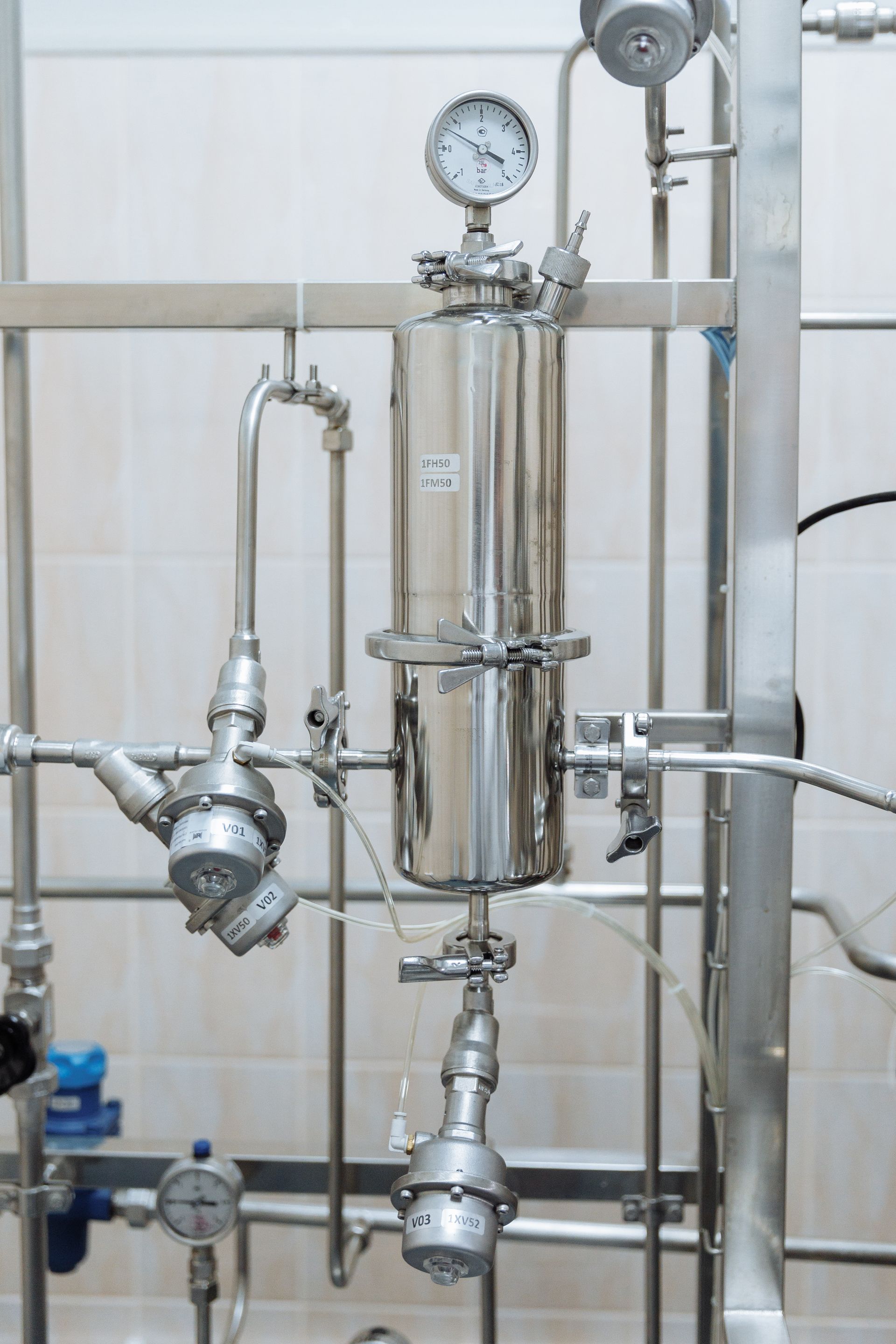 A stainless steel pipe with a pressure gauge attached